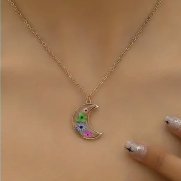 Moon Shaped Pressed Flower Necklace with Gift Box - Picture 5 of 10
